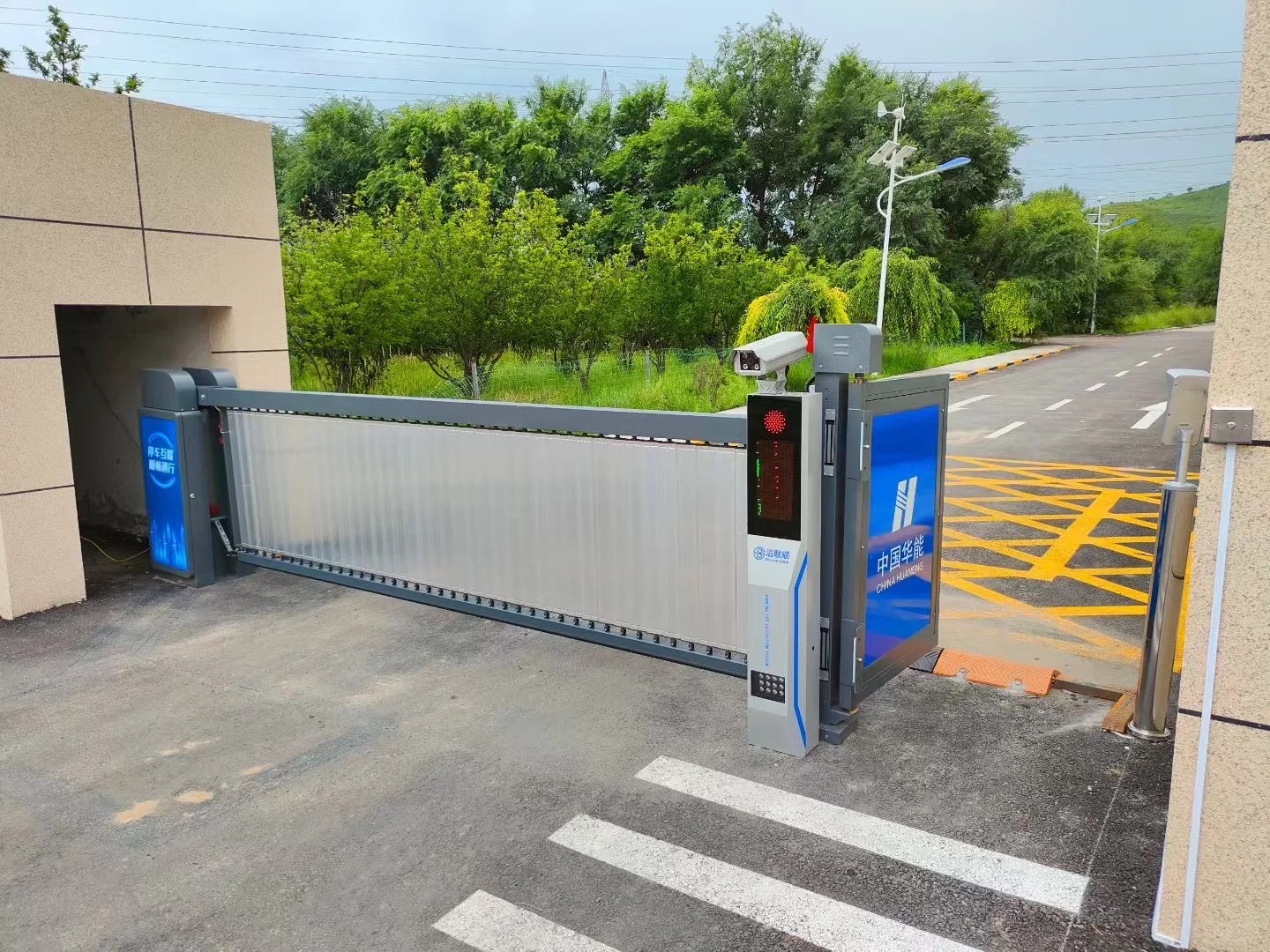 重庆某企业停车场道闸系统安装