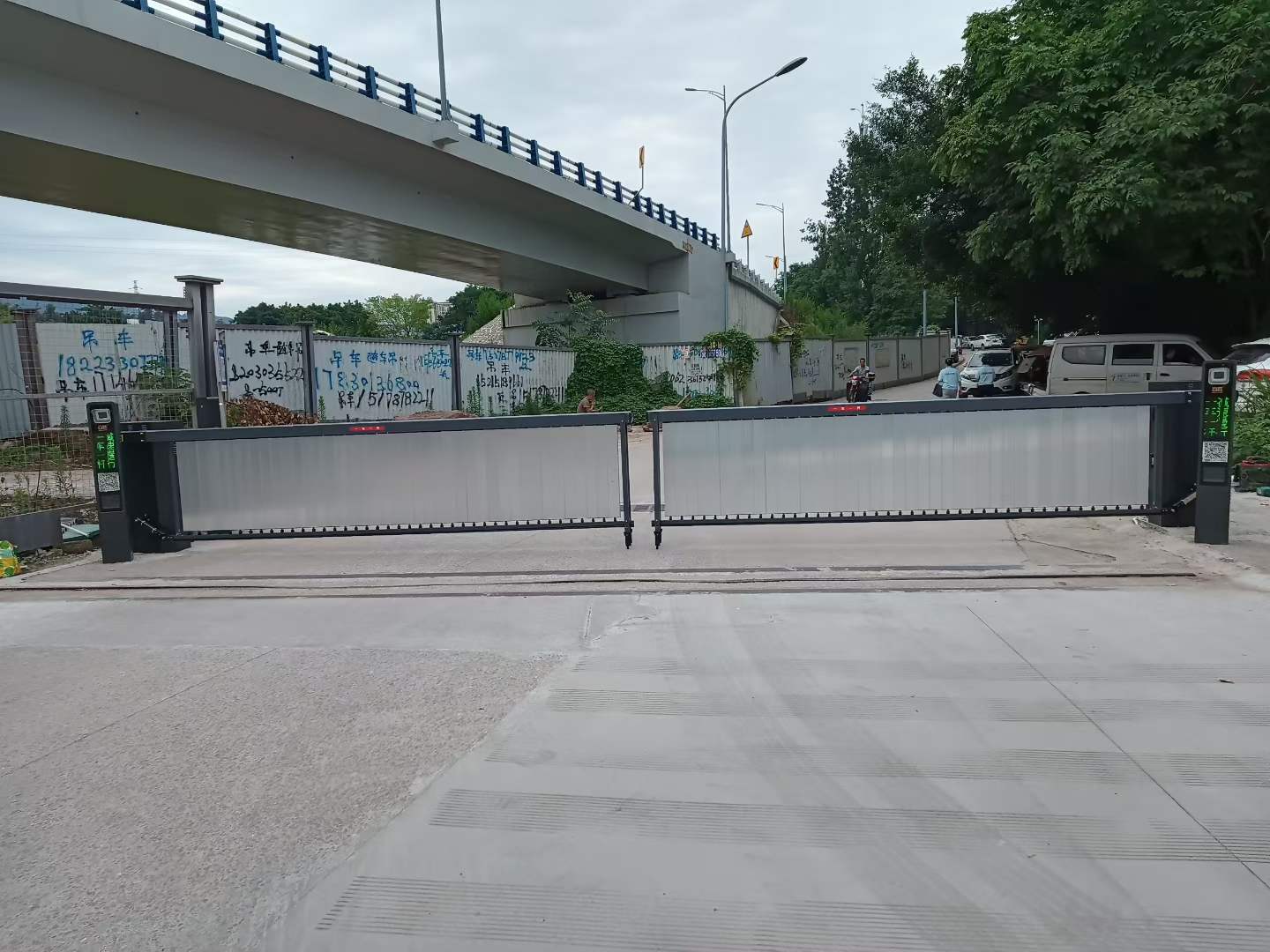 重庆大渡口区某停车场系统道闸安装案例